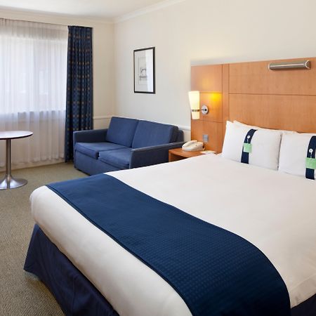 Holiday Inn Guildford By Ihg Eksteriør billede