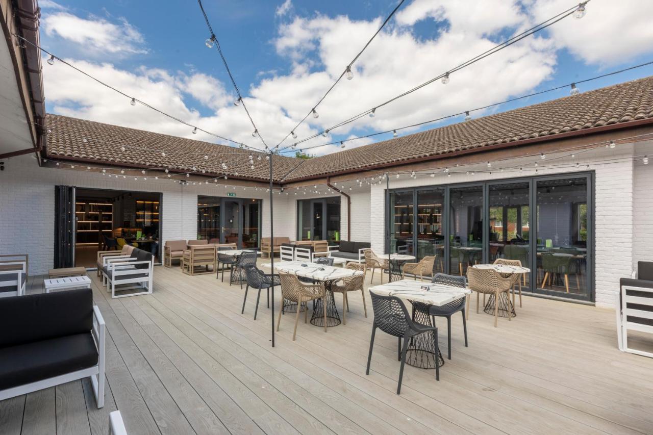 Holiday Inn Guildford By Ihg Eksteriør billede