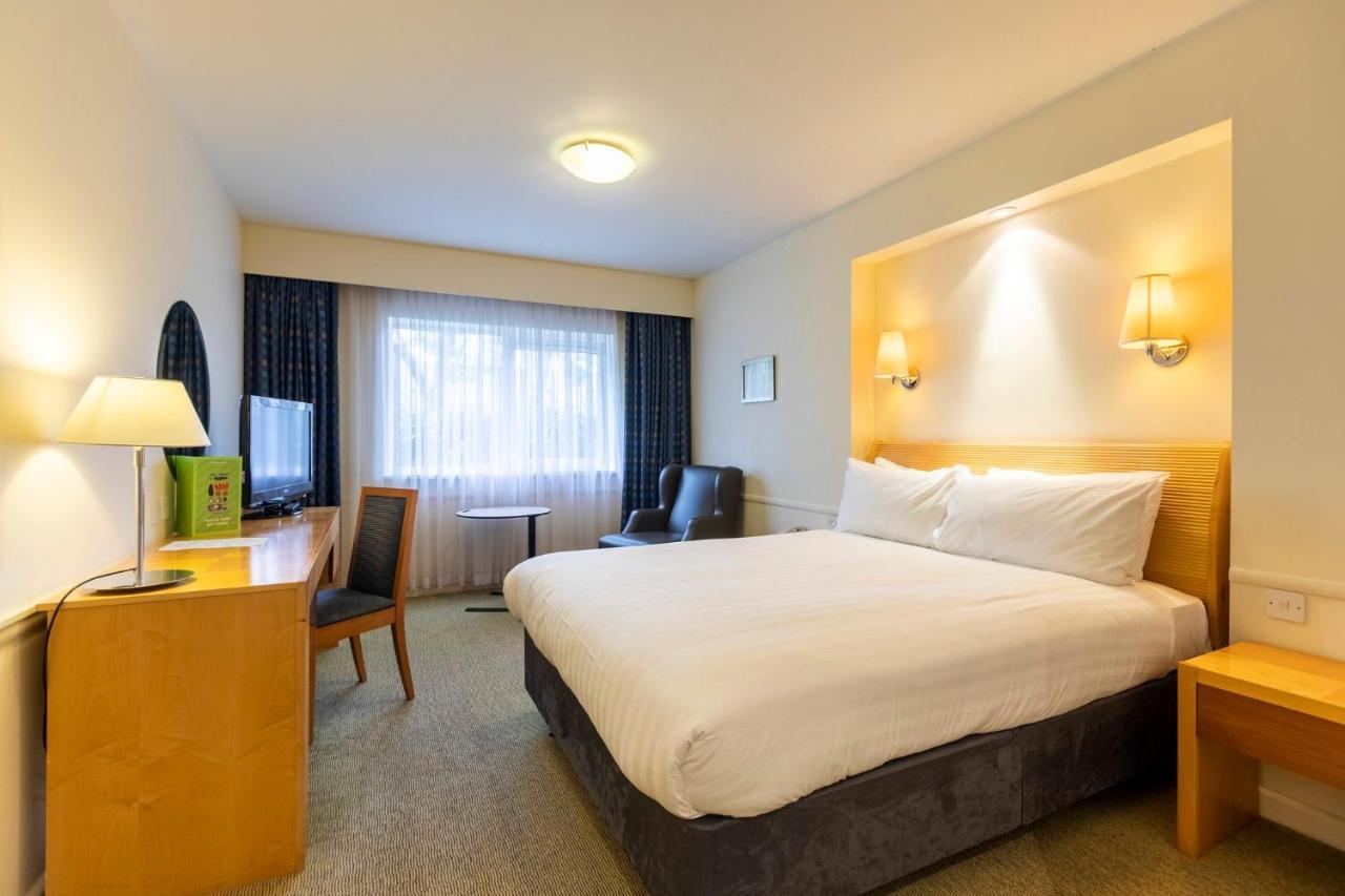 Holiday Inn Guildford By Ihg Eksteriør billede