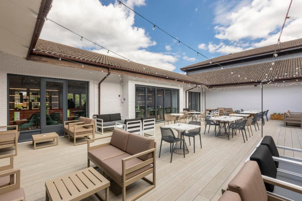 Holiday Inn Guildford By Ihg Eksteriør billede