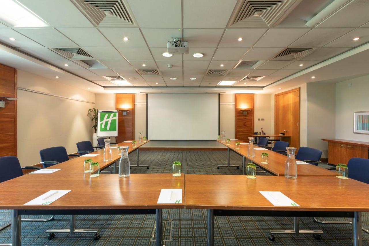 Holiday Inn Guildford By Ihg Eksteriør billede
