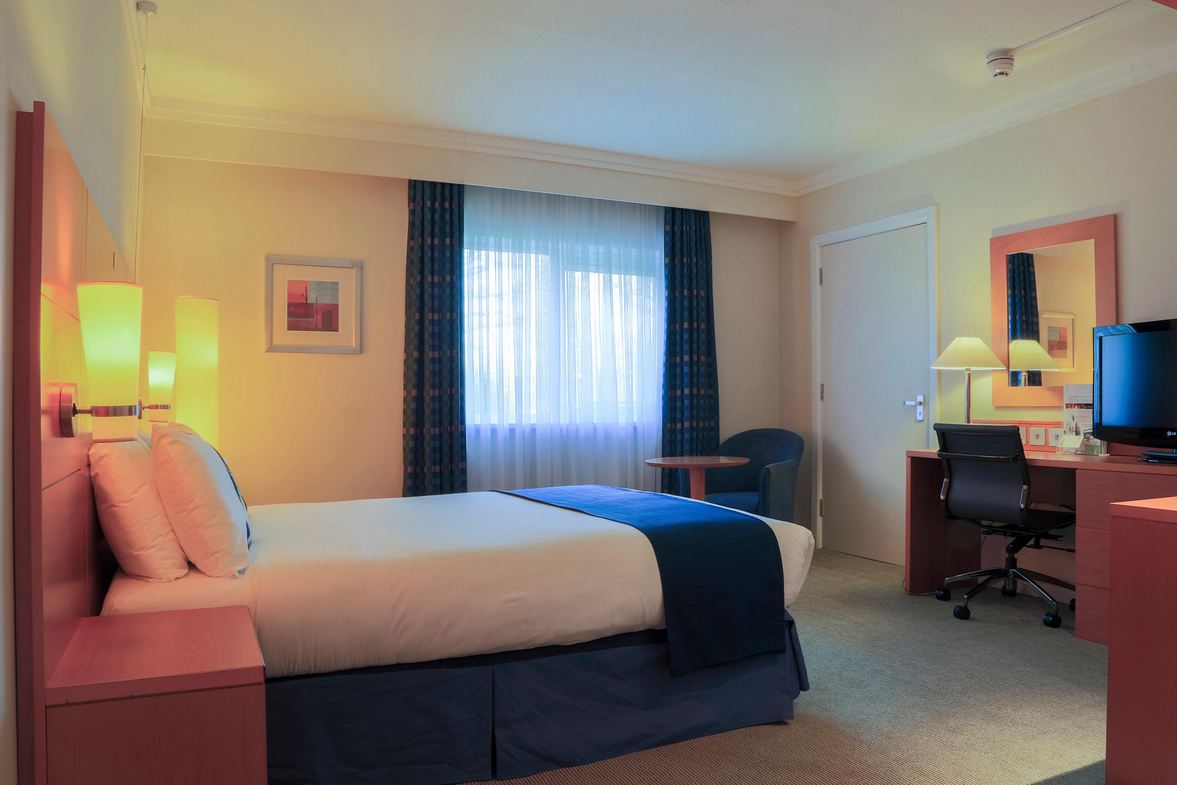 Holiday Inn Guildford By Ihg Eksteriør billede