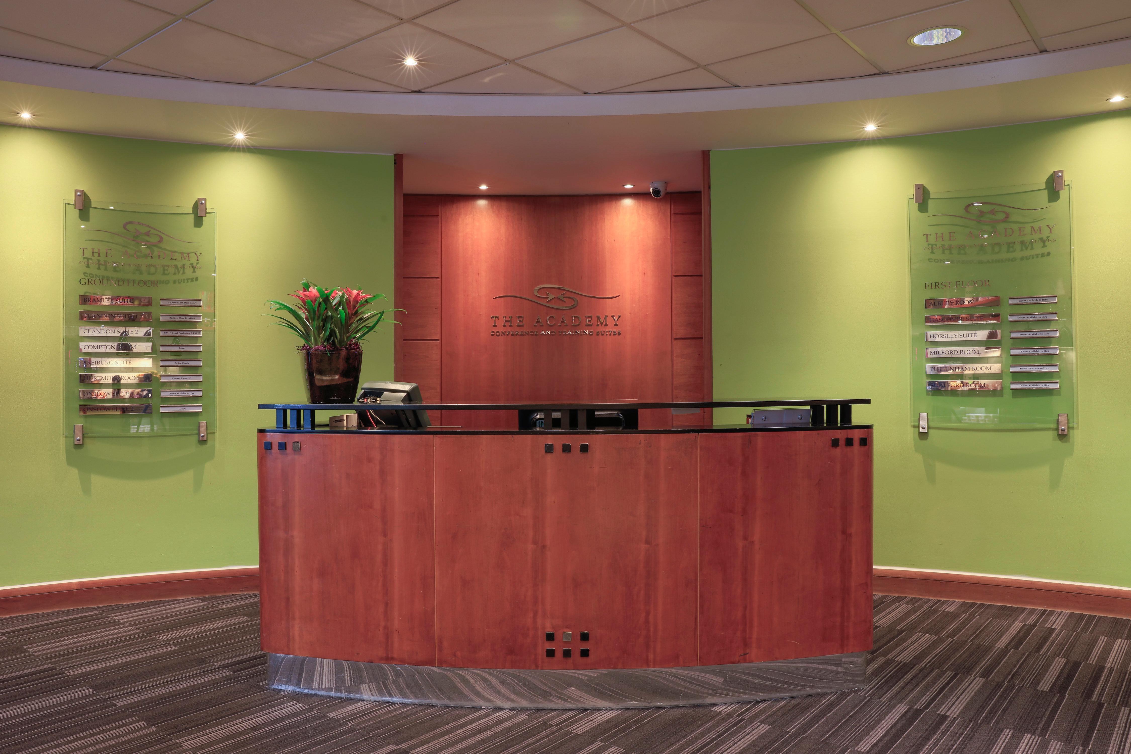 Holiday Inn Guildford By Ihg Eksteriør billede