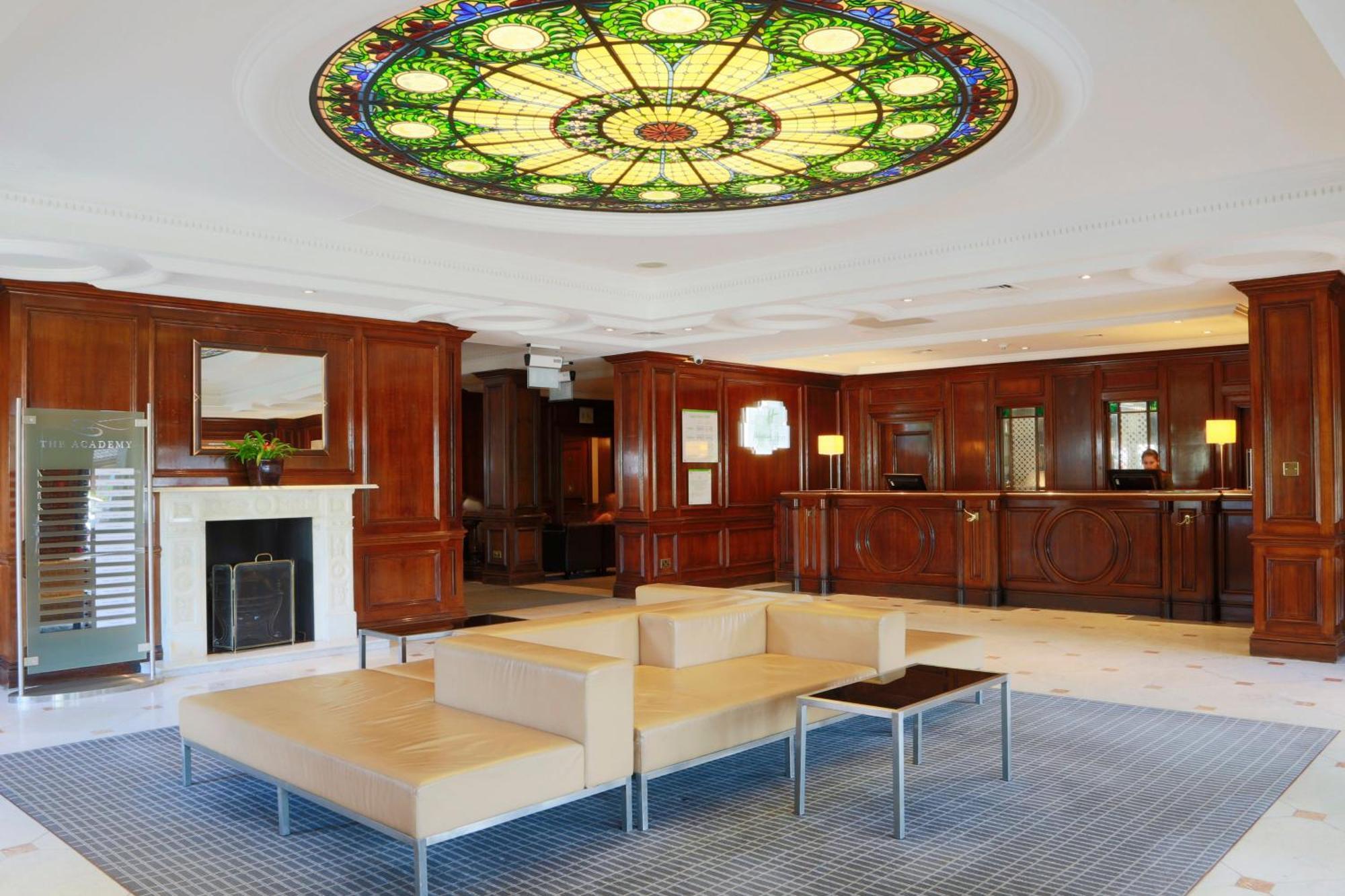 Holiday Inn Guildford By Ihg Eksteriør billede