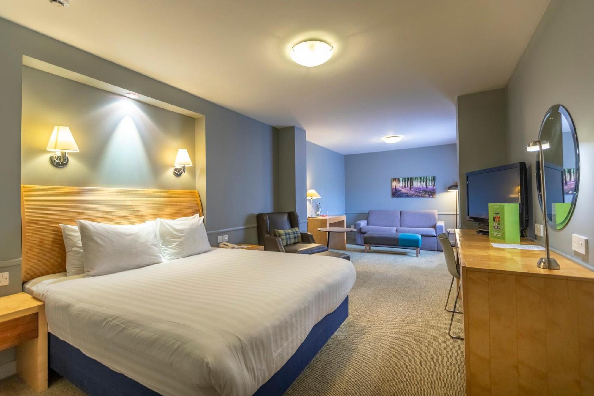 Holiday Inn Guildford By Ihg Eksteriør billede