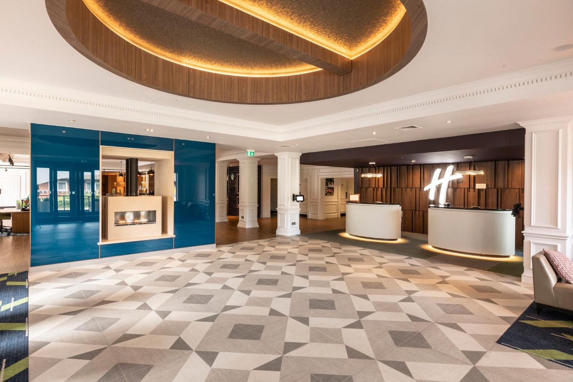 Holiday Inn Guildford By Ihg Eksteriør billede