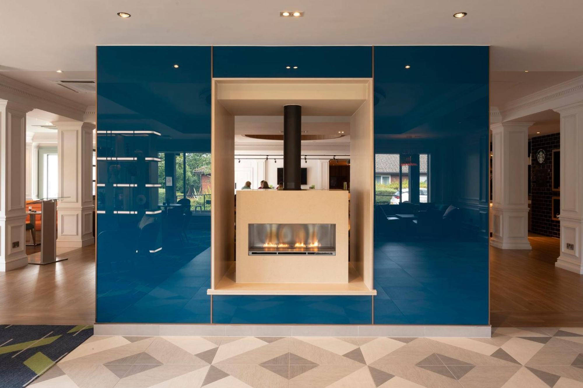 Holiday Inn Guildford By Ihg Eksteriør billede