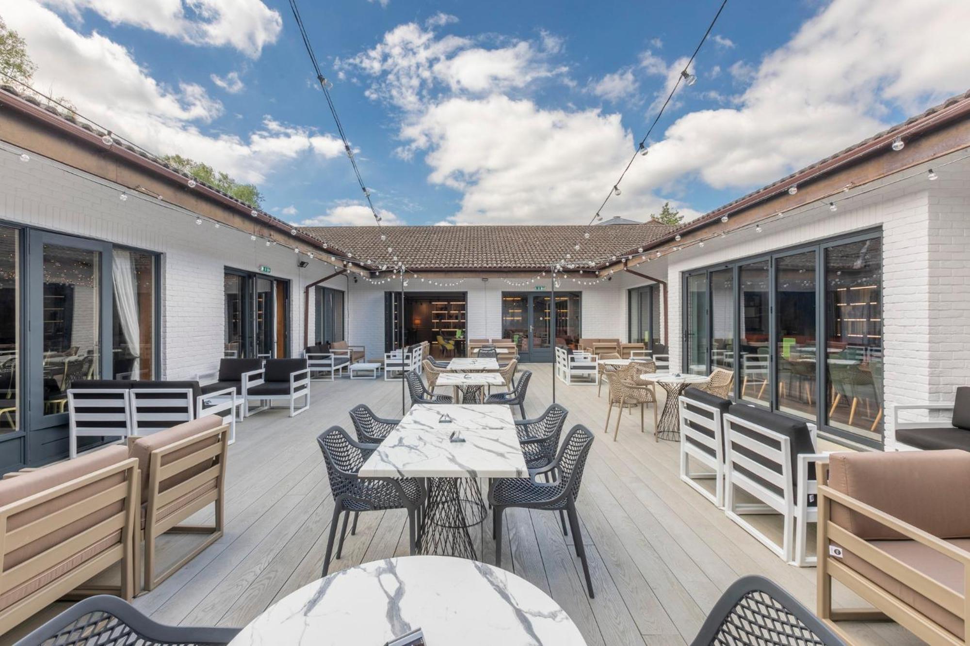 Holiday Inn Guildford By Ihg Eksteriør billede