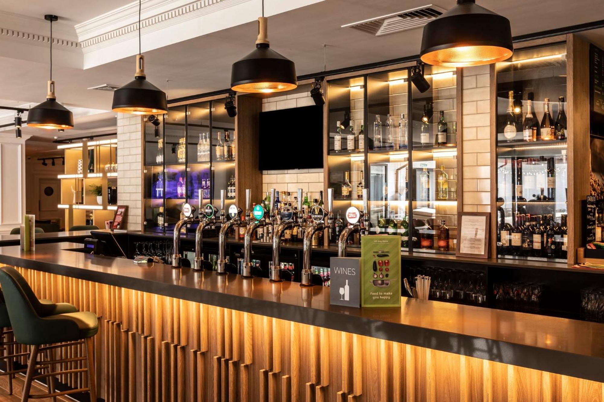 Holiday Inn Guildford By Ihg Eksteriør billede