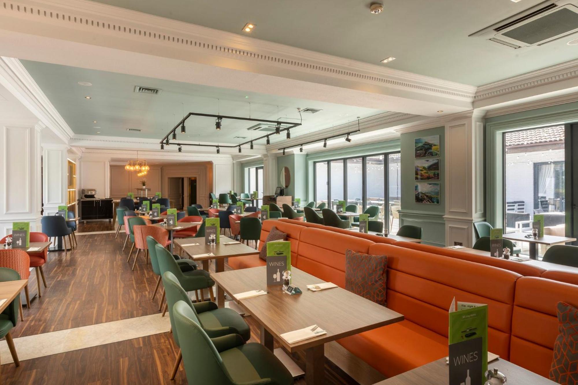 Holiday Inn Guildford By Ihg Eksteriør billede
