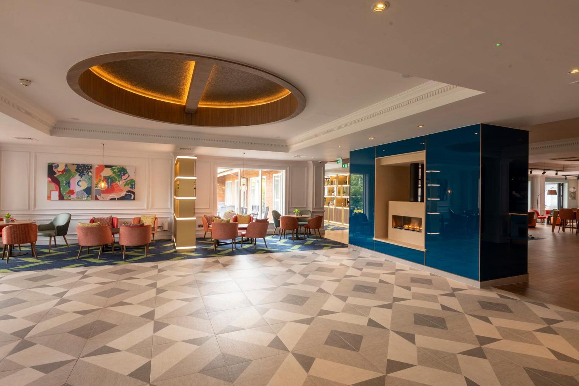 Holiday Inn Guildford By Ihg Eksteriør billede