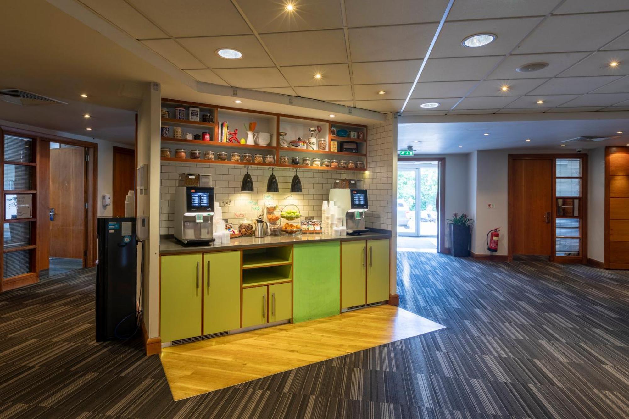 Holiday Inn Guildford By Ihg Eksteriør billede